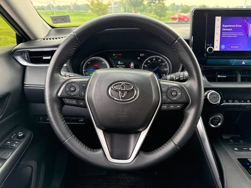Used 2024 Toyota Venza LE AWD/4WD image 19