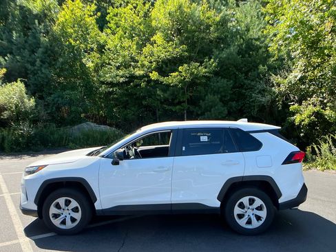 Used 2025 Toyota RAV4 LE AWD/4WD image 28