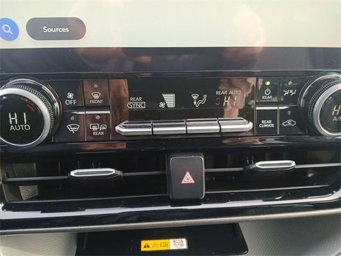 Used 2023 Toyota Highlander Limited image 18