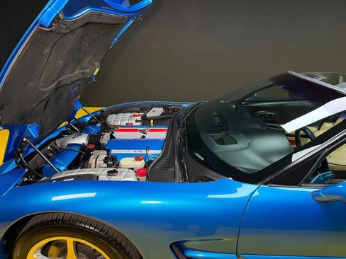 Used 2000 Chevrolet Corvette Coupe w/ Performance Handling Pkg RWD image 30