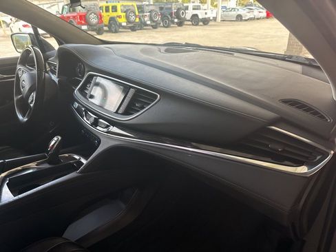 Used 2019 Buick Enclave Avenir w/ Avenir Technology Package image 22
