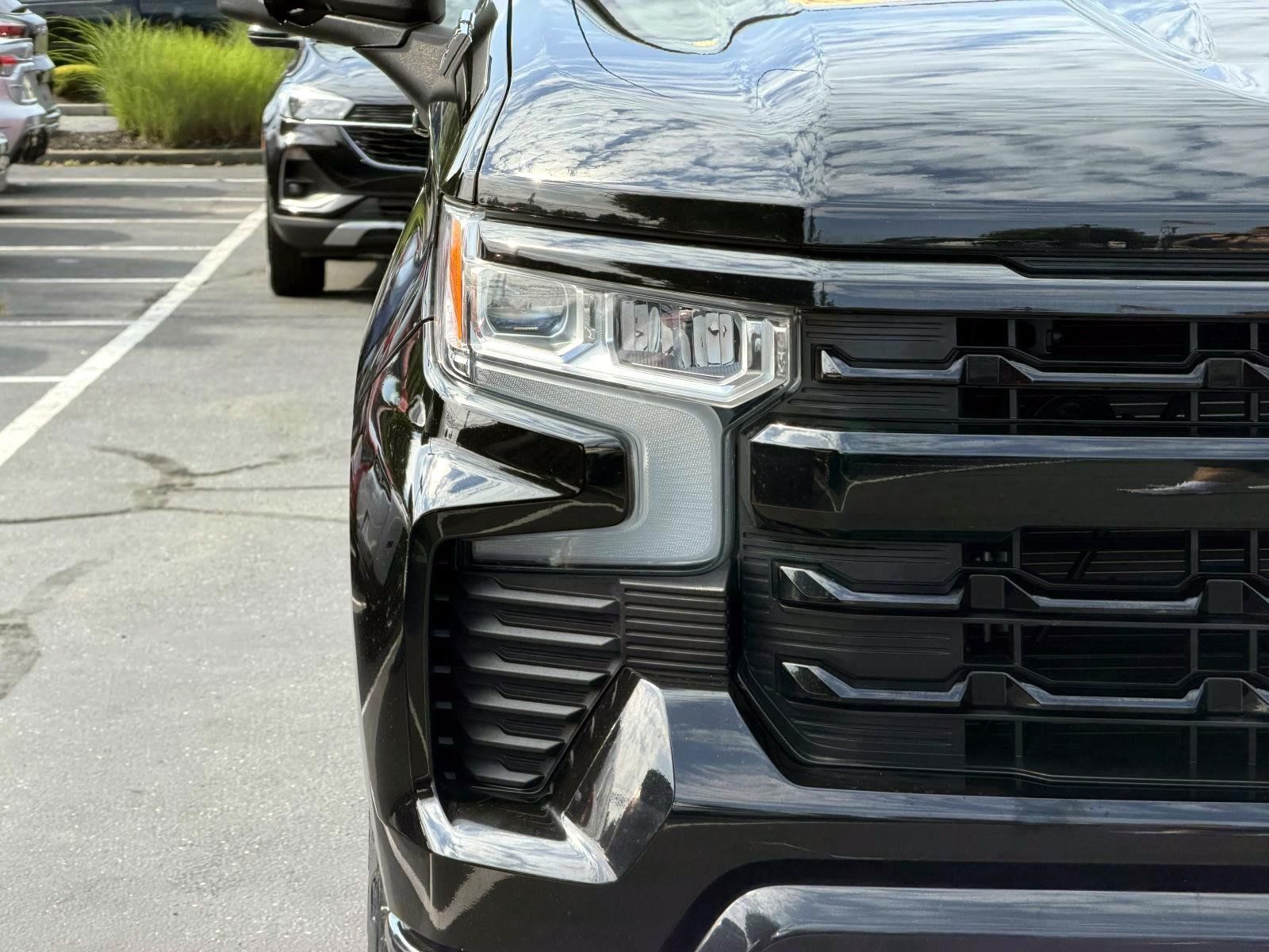 Used 2023 Chevrolet Silverado 1500 RST w/ Z71 Off-Road Package AWD/4WD image 9