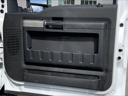 Used 2015 Ford F250 Lariat w/ Chrome Package image 22