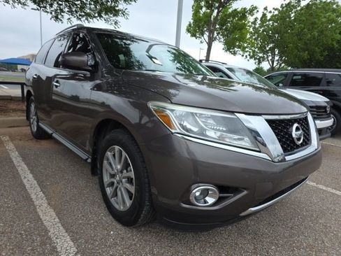 Used 2015 Nissan Pathfinder SV FWD image 1