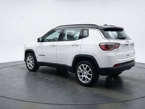 Used 2025 Jeep Compass Limited image 6