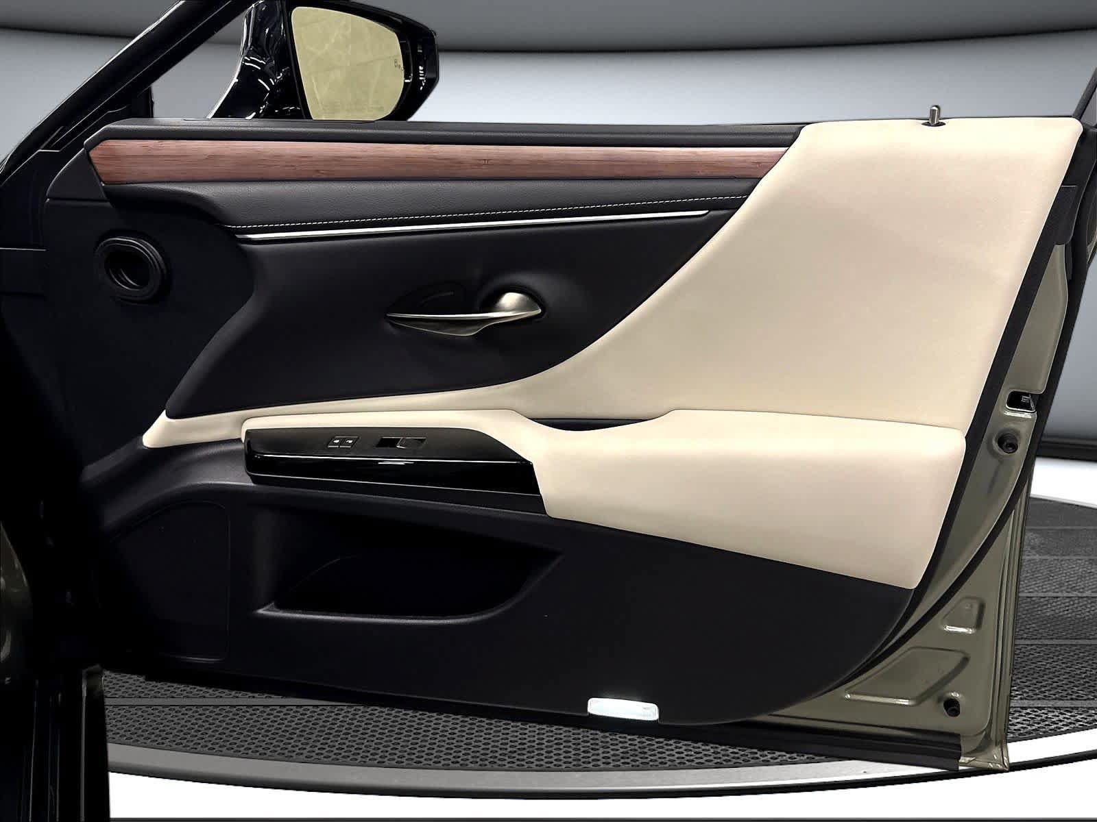 Used 2025 Lexus ES 350 w/ Premium Package FWD image 30