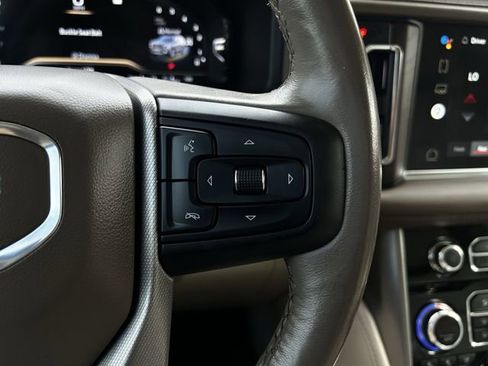 Used 2022 GMC Yukon XL Denali AWD/4WD image 16