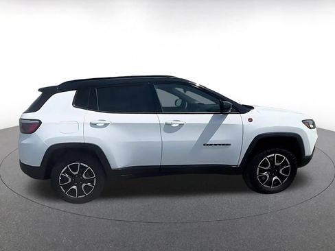 Used 2025 Jeep Compass Trailhawk AWD/4WD image 15