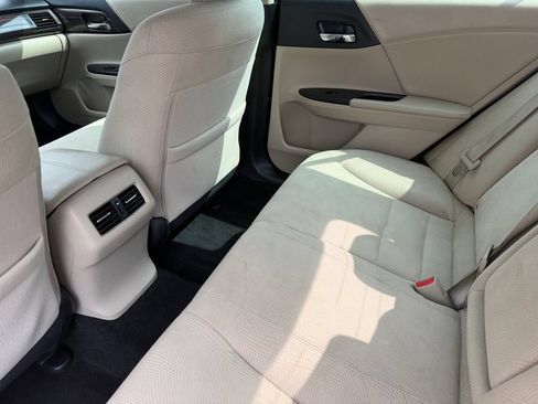 Used 2017 Honda Accord EX image 15