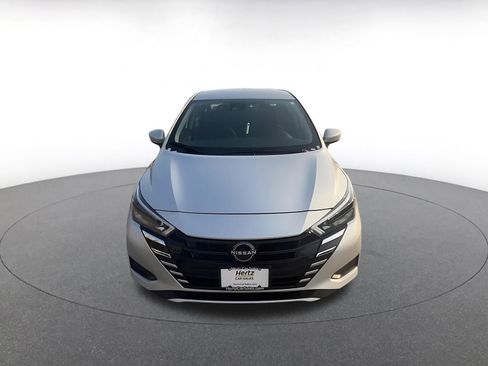 Used 2025 Nissan Versa SV image 4