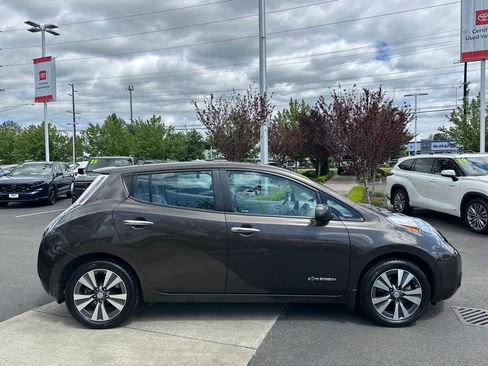 Used 2016 Nissan Leaf SV FWD image 6