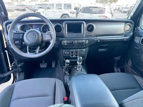 Used 2023 Jeep Wrangler Unlimited image 25
