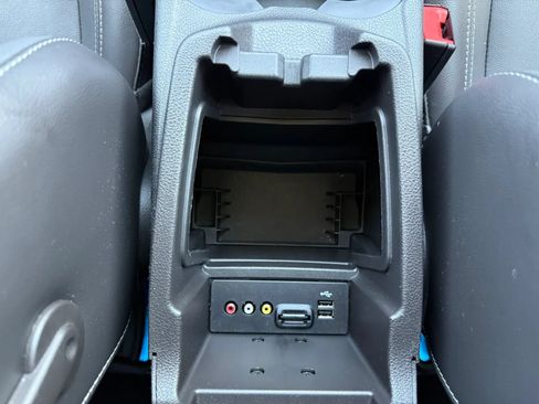 Used 2013 Ford Focus Titanium w/ Titanium Handling Pkg FWD image 25