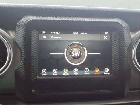 Used 2020 Jeep Wrangler Unlimited Sahara AWD/4WD image 24