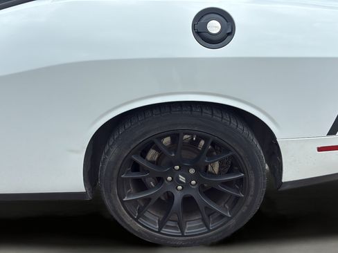 Used 2018 Dodge Challenger R/T Scat Pack w/ Dynamics Package RWD image 40