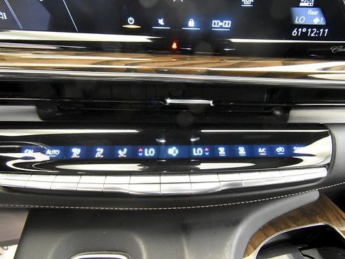 Used 2023 Cadillac Escalade Sport Platinum w/ LPO, ONYX Package AWD/4WD image 31