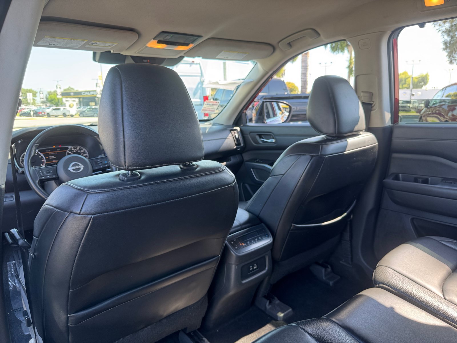 Used 2022 Nissan Pathfinder SL FWD image 19