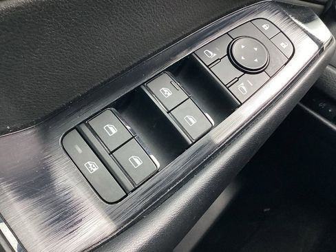 Used 2023 Nissan Rogue S image 23