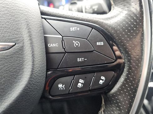 Used 2019 Chrysler Pacifica Limited FWD image 11