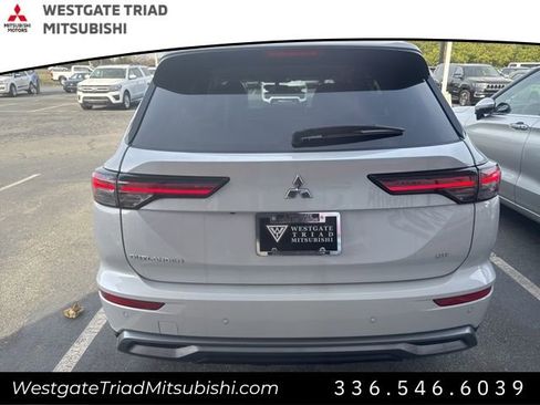 New 2026 Mitsubishi Outlander SE FWD image 9