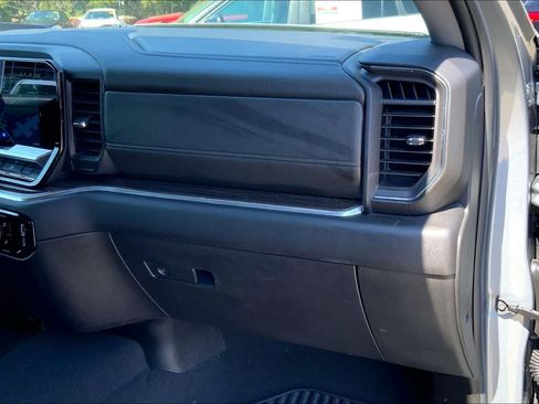 Used 2025 Chevrolet Silverado 1500 LT AWD/4WD image 31