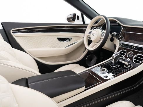 Used 2023 Bentley Continental GT Azure AWD/4WD image 32