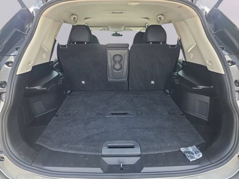 Used 2018 Nissan Rogue SV AWD/4WD image 29