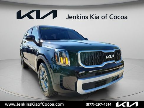 Certified 2024 Kia Telluride LX FWD image 2