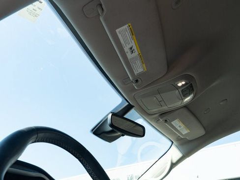 Used 2023 Chrysler Pacifica Touring-L FWD image 18