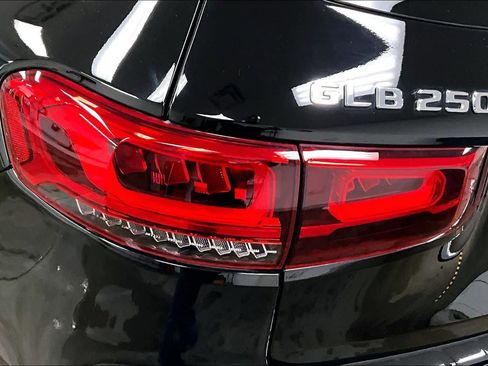 Certified 2023 Mercedes-Benz GLB 250 4MATIC image 27