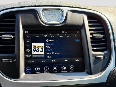 Used 2022 Chrysler 300 Touring w/ Sport Appearance Package image 14