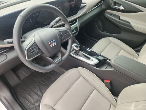 Used 2024 Buick Envista Avenir image 2