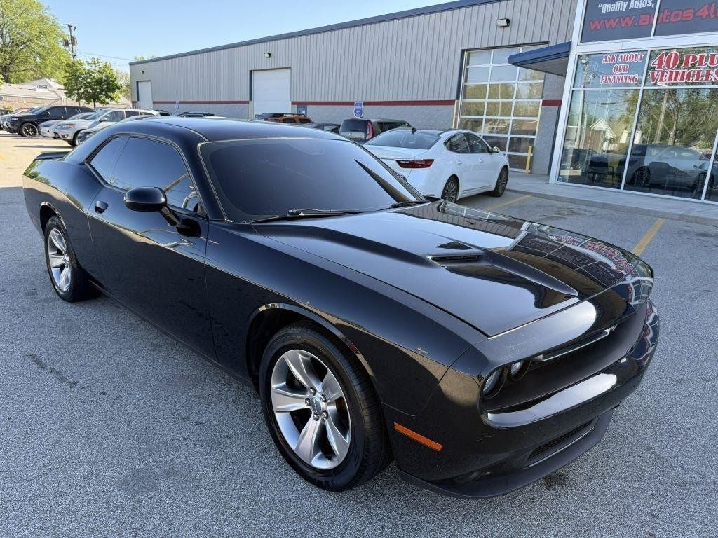 Used 2018 Dodge Challenger SXT RWD image 2