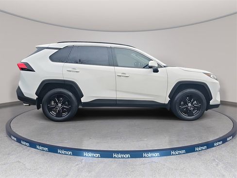 Used 2020 Toyota RAV4 XLE image 4