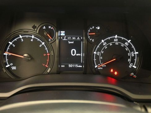 Used 2024 Toyota 4Runner SR5 AWD/4WD image 19