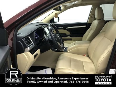 Used 2019 Toyota Highlander XLE image 11