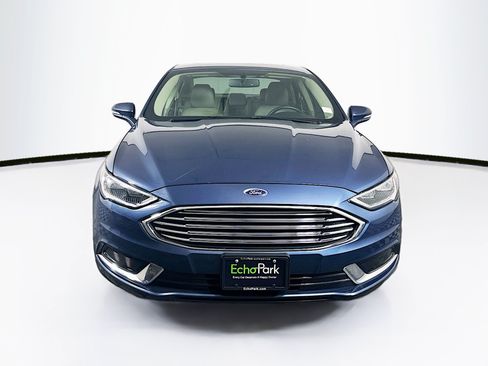 Used 2018 Ford Fusion SE w/ Fusion SE Technology Package FWD image 2