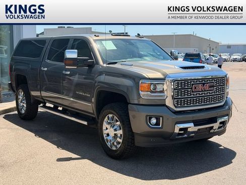 Used 2018 GMC Sierra 2500 Denali w/ Duramax Plus Package AWD/4WD image 9