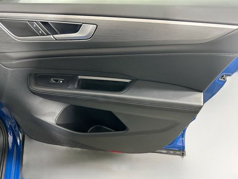 Used 2025 Volkswagen Atlas Cross Sport SE image 31