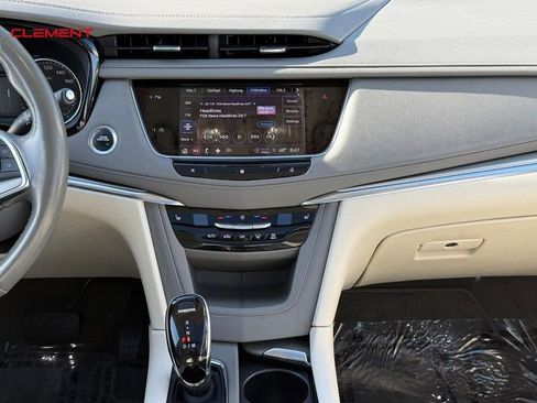 Used 2021 Cadillac XT5 Premium Luxury AWD/4WD image 17