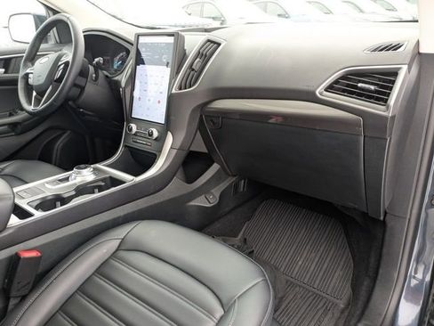 Used 2024 Ford Edge SEL w/ Convenience Package image 3