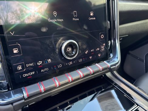 Used 2025 GMC Yukon AT4 Ultimate image 33