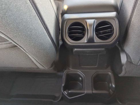 Used 2025 Jeep Wrangler Sport image 19
