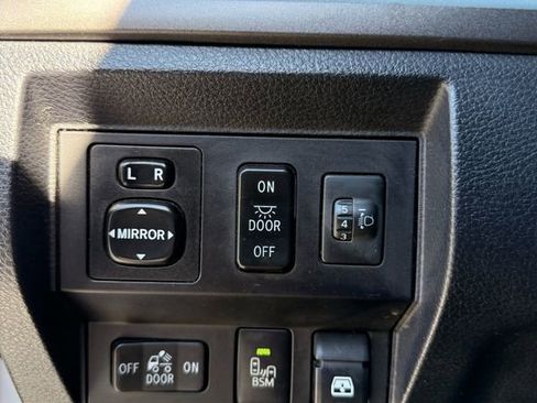 Used 2016 Toyota Tundra SR5 image 18