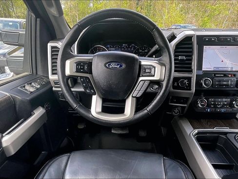 Used 2020 Ford F350 Lariat image 5
