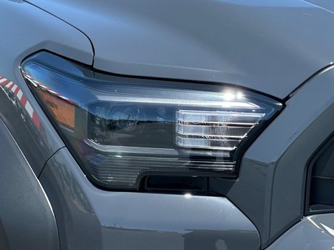 New 2026 Toyota 4Runner SR5 AWD/4WD image 32