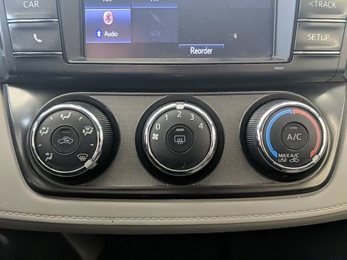 Used 2014 Toyota RAV4 LE image 15