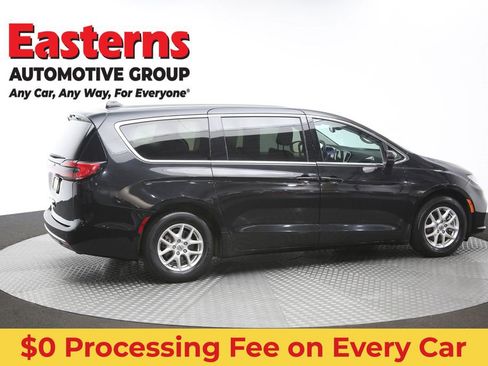 Used 2023 Chrysler Pacifica Touring-L FWD image 45