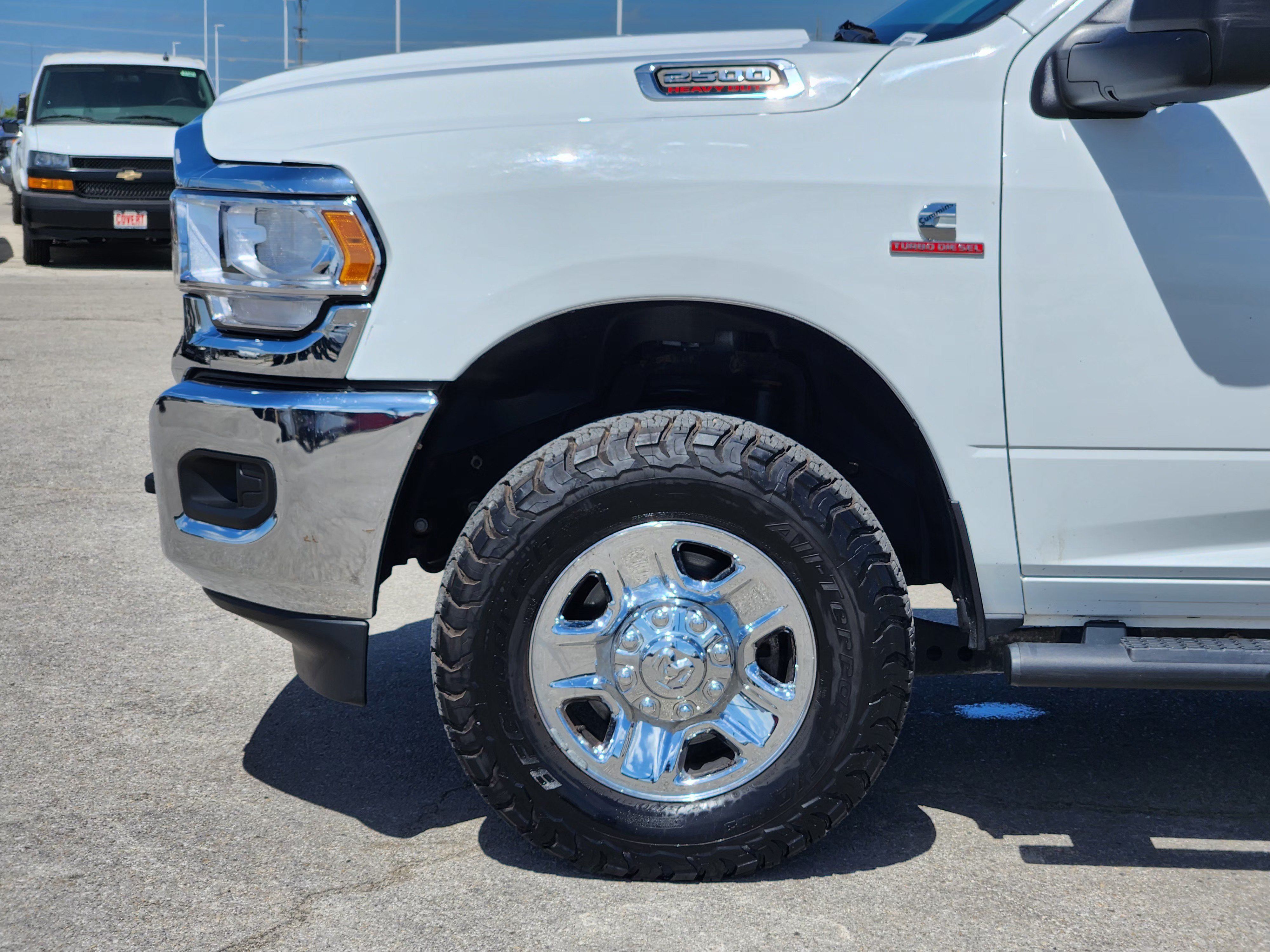 Used 2024 RAM 2500 Tradesman w/ Chrome Appearance Group AWD/4WD image 9