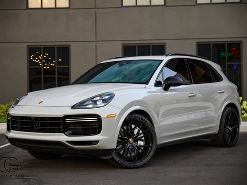 Used 2021 Porsche Cayenne Turbo AWD/4WD image 3